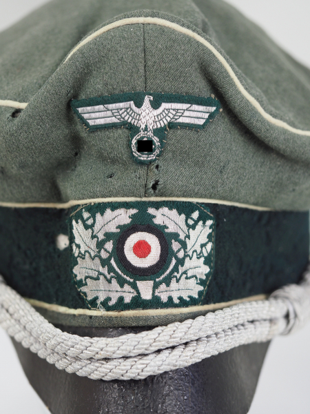 Wehrmacht: Schirmmütze für Offiziere der Infanterie, alter Art.Feldgraues Tuch, dunkelgrüner Bund, - Image 2 of 5