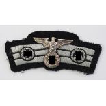 SA-SS-Fliegerabzeichen.Schwarzes Tuch, handgestickt, mit aufgesplintetem Metalladler, schwarze