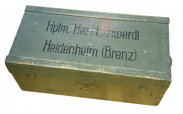 Wehrmacht: Offizierskiste - Hauptmann Hesselschwerdt, Heidenheim (Brenz).Grün gefasst, mit