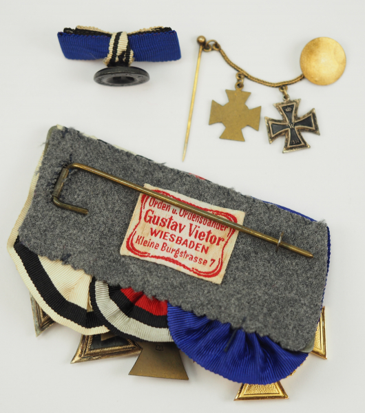 Preussen: Große Frackschnalle eines Kriegsteilnehmers mit 3 Auszeichnungen.1.) Eisernes Kreuz, 1914, - Image 2 of 2