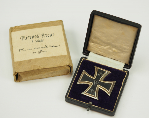 Preussen: Eisernes Kreuz, 1914, 1. Klasse, im Etui, mit Überkarton - KO.Geschwärzter Eisenkern,
