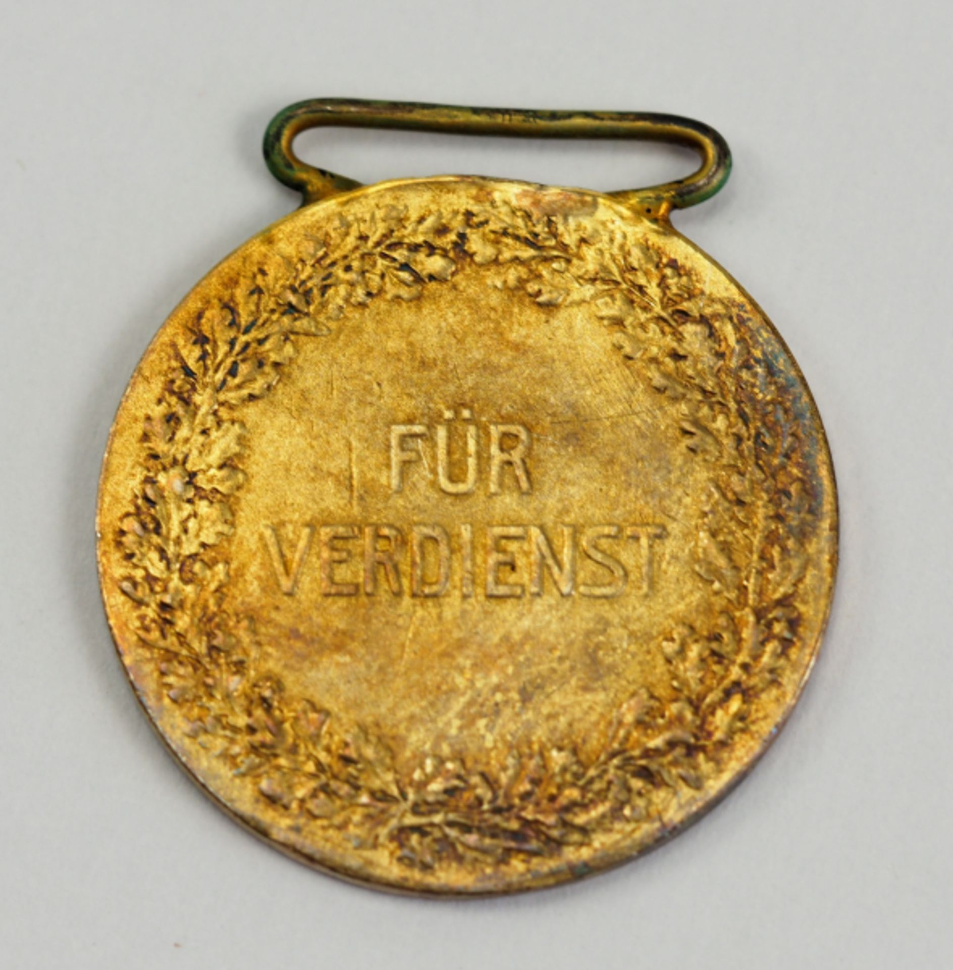 Baden: Kleine Goldene Verdienstmedaille, 1916-1918.Weißmetall vergoldet.Zustand: II- - -23.00 % - Image 2 of 2