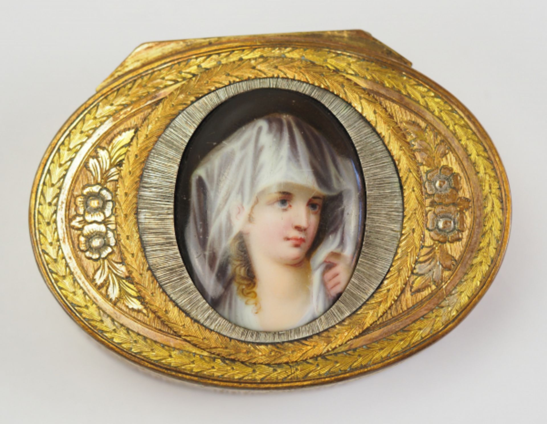 Tabatiere mit Jungfrauen-Portrait.Rot- und Gelbgold vergoldet bzw. versilberte Tabatiere mit - Image 2 of 6