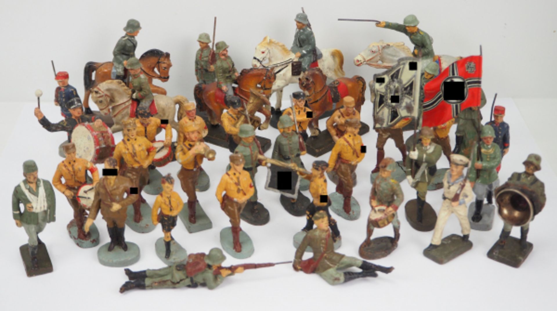 Sammlung Lineol, Elastolin und Zinn-Soldaten.Diverse. Bespielt.Zustand: III- - -23.00 % buyer's