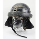 NSKK: Sturzhelm, 1. Typ - Standarte 18, Berlin.Schwarzer Lederhelm, der Metall-Adler geprägt, das