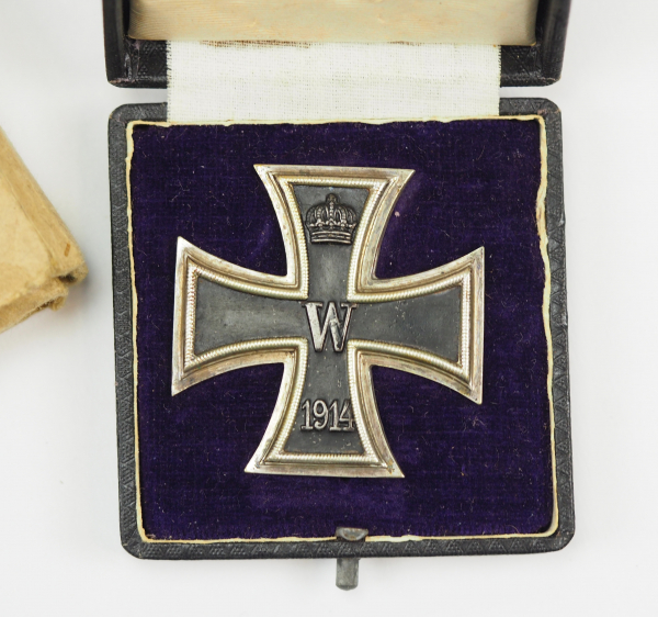 Preussen: Eisernes Kreuz, 1914, 1. Klasse, im Etui, mit Überkarton - KO.Geschwärzter Eisenkern, - Image 2 of 5