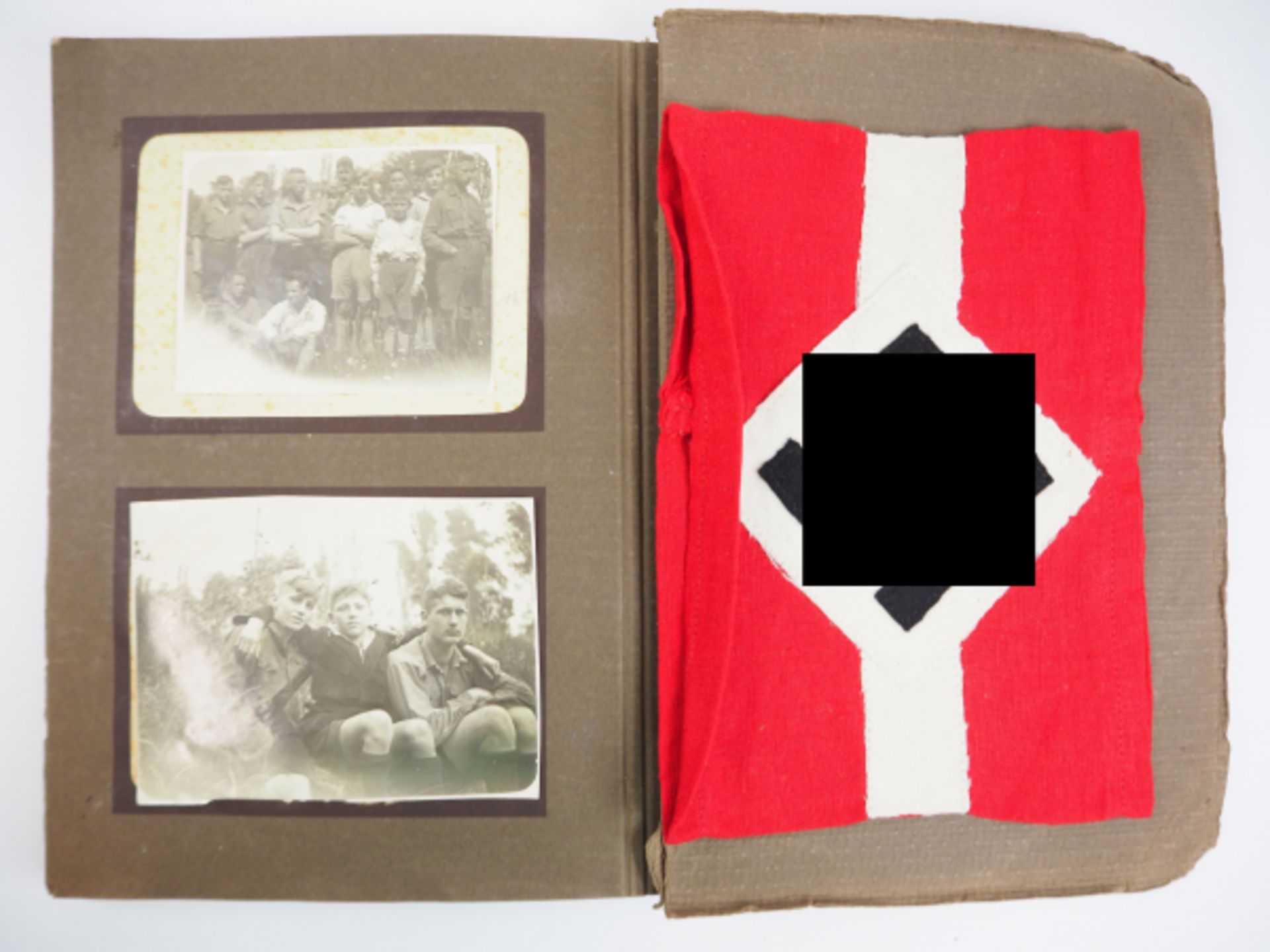 HJ Fotoalbum.Brauner Pappeinband, mit 46 Fotos, teils beschriftet, beginnt im Jahre 1926, mit frühen