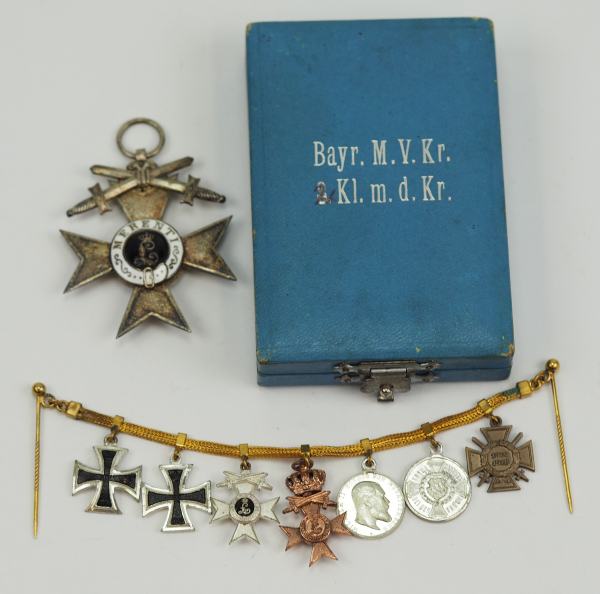 Bayern: Militär-Verdienstkreuz, 2. Klasse mit Schwertern, im Etui - dazu 7-teilige Miniaturenkette.