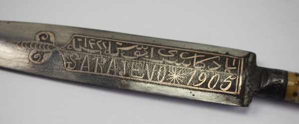 Bosnien: Wurfmesser aus Sarajevo 1905.Zweischneidige Klinge mit aufwendiger Bezeichnung in - Image 2 of 3