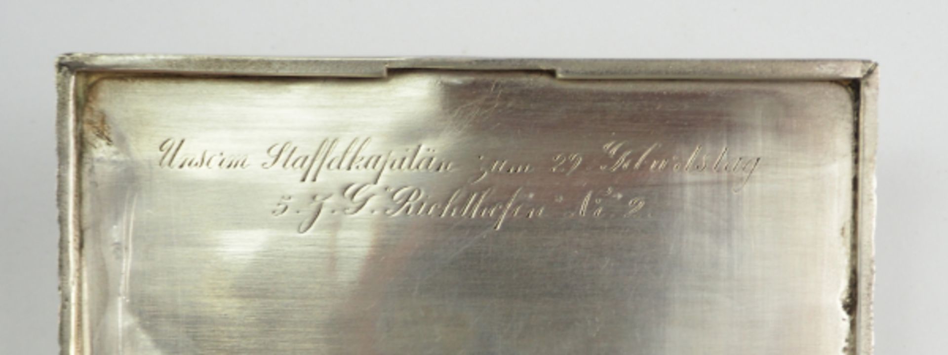 Geschenk Zigarettenetui - 5. J. G. "Richthofen" Nr. 2.Silbernes Etui, im Deckel gravierte Widmung "