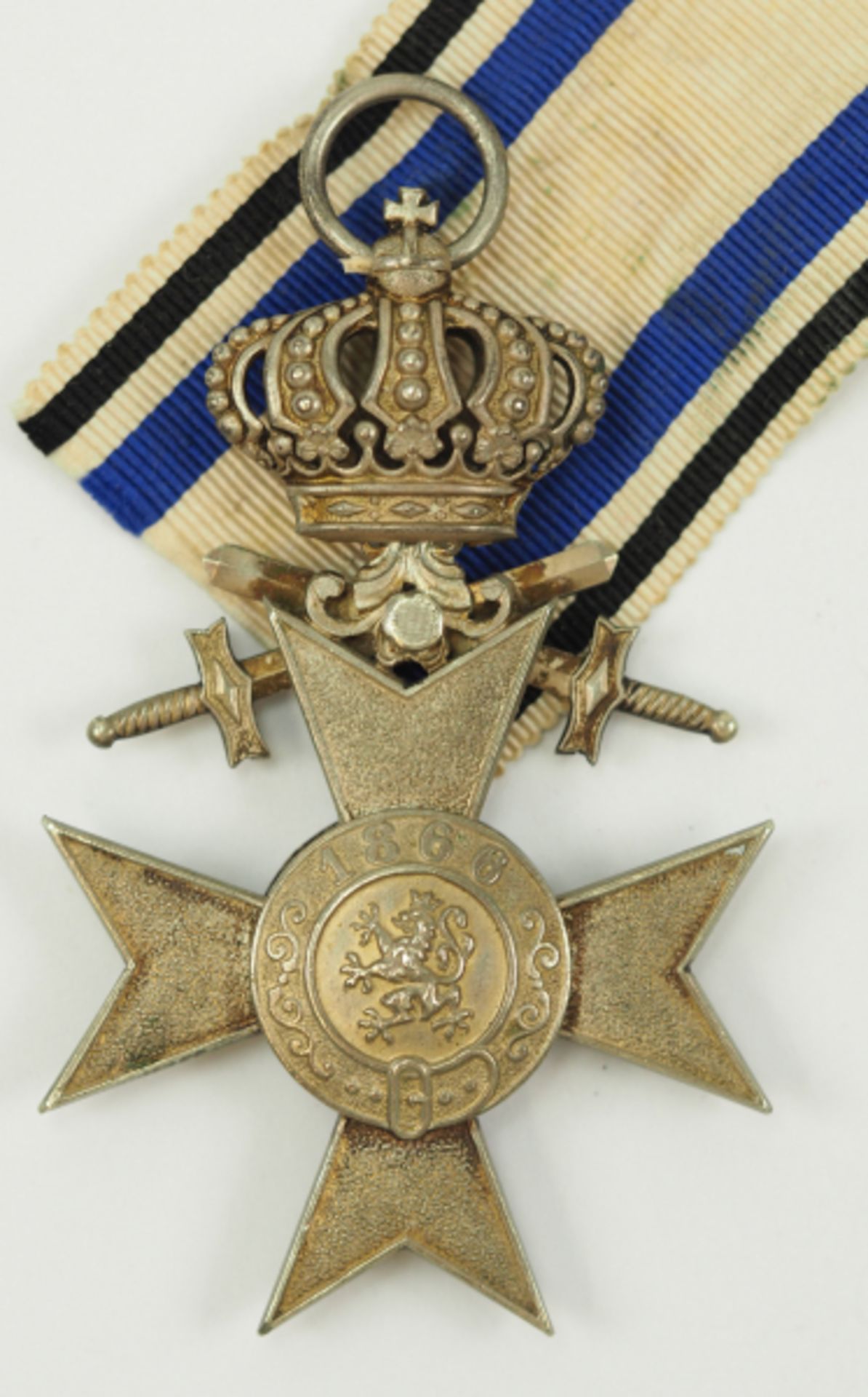 Bayern: Militär-Verdienstkreuz, 2. Klasse mit Krone und Schwertern.Versilbert, das Medaillon - Image 2 of 2