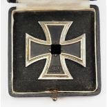 Eisernes Kreuz, 1939, 1. Klasse, im Etui - L/11.Geschwärzter Eisenkern, silberne Zarge, leicht