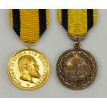 Württemberg: Militär-Verdienstmedaille, Wilhlem II., Gold und Silber Miniatur.Je golden bzw.