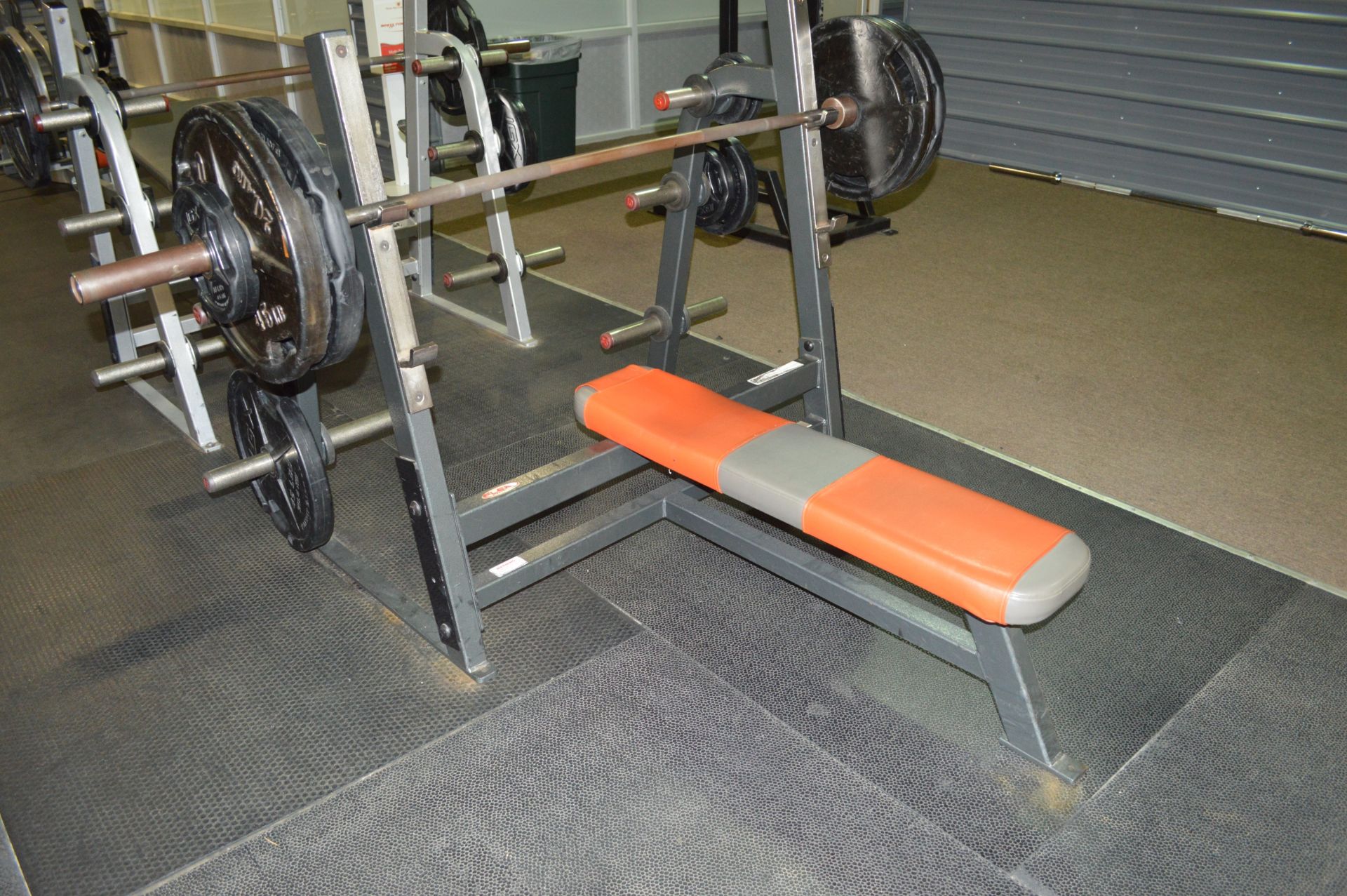 STAR TRAC FLAT BENCH PRESS