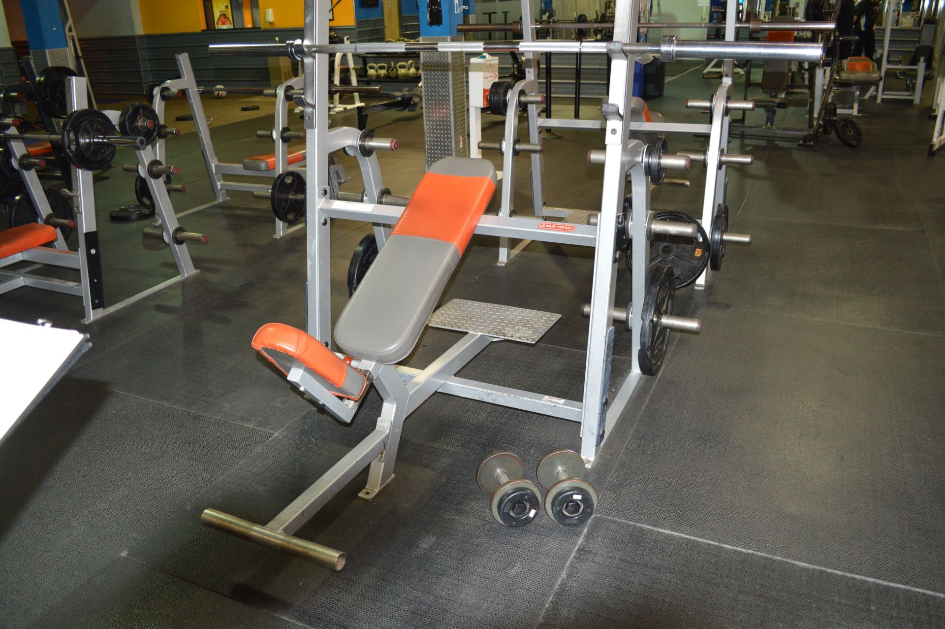 STAR TRAC ANGLE BENCH PRESS