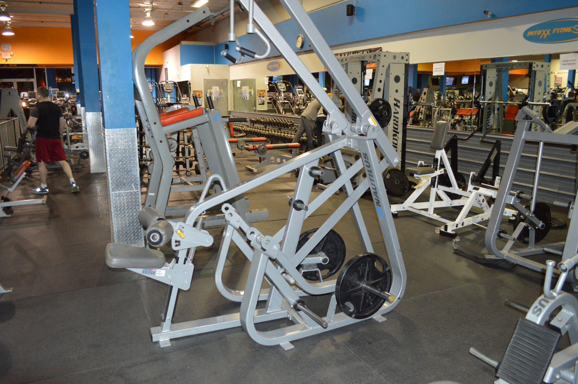 NAUTILUS LAT PULL DOWN