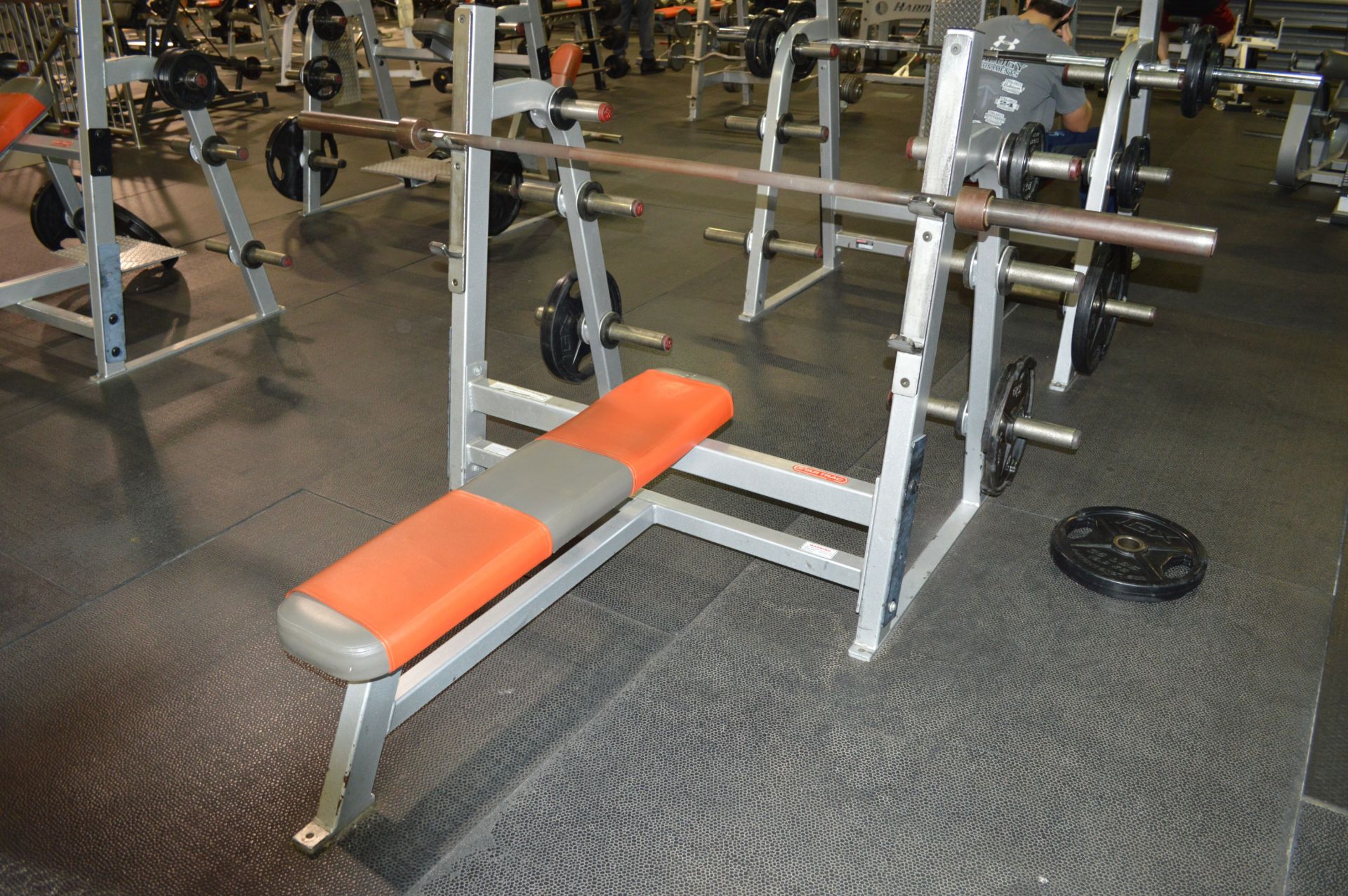 STAR TRAC FLAT BENCH PRESS