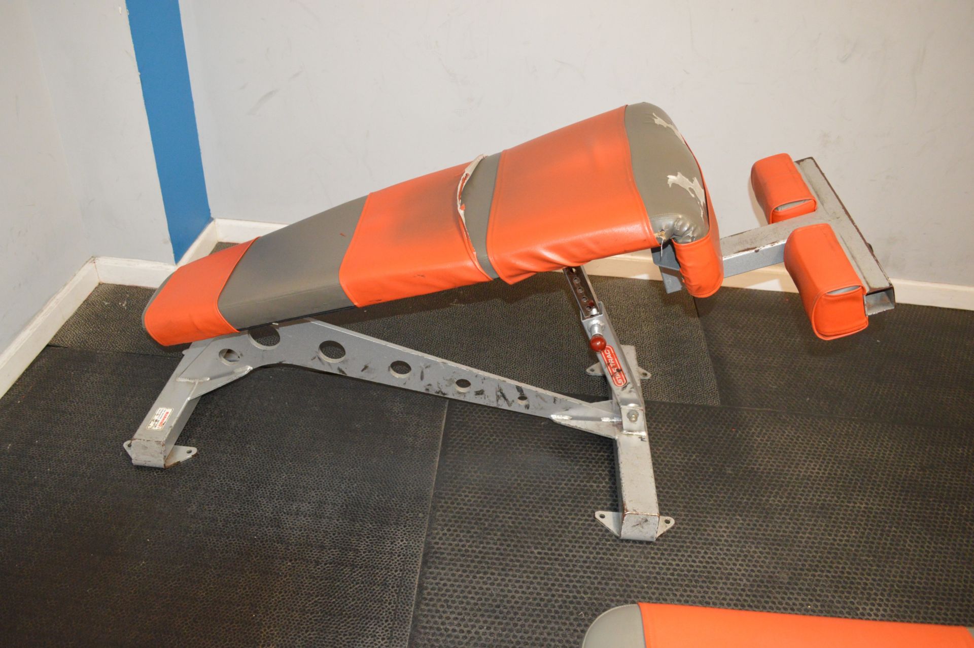 STAR TRAC INCLINE BENCH