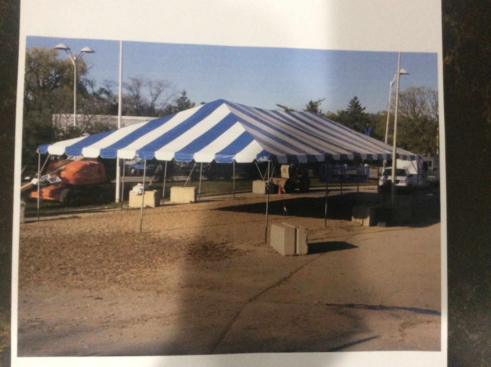 COMPLETE TENT WITH TOP AND POLES 20 X 20 WITH BLUE AND WHITE TOP