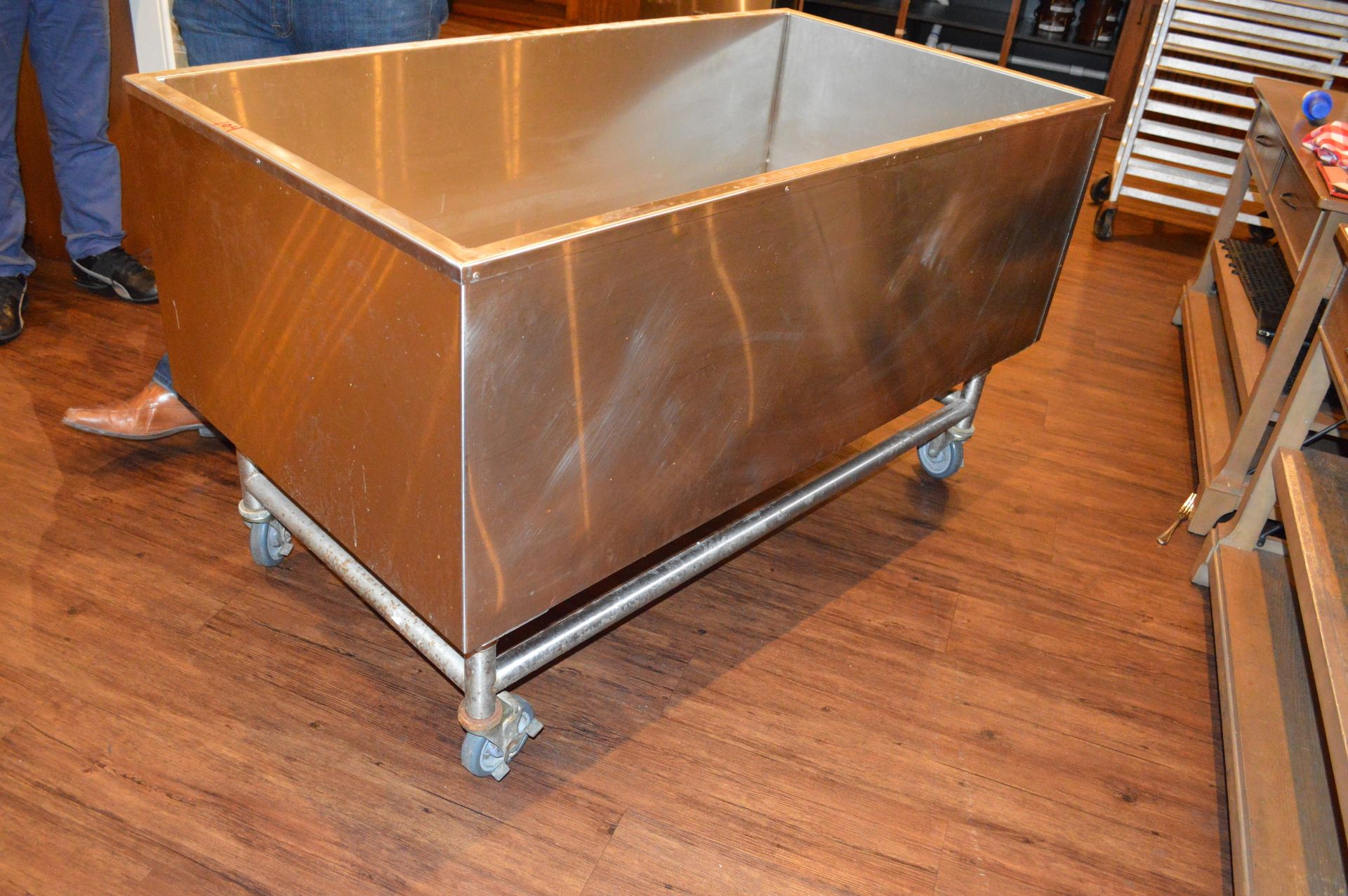 30 X 60 INCH LARGE INSULATED STAINLESS STEEL TUB ON CASTORS WITH DRAIN VALVE - Image 2 of 2