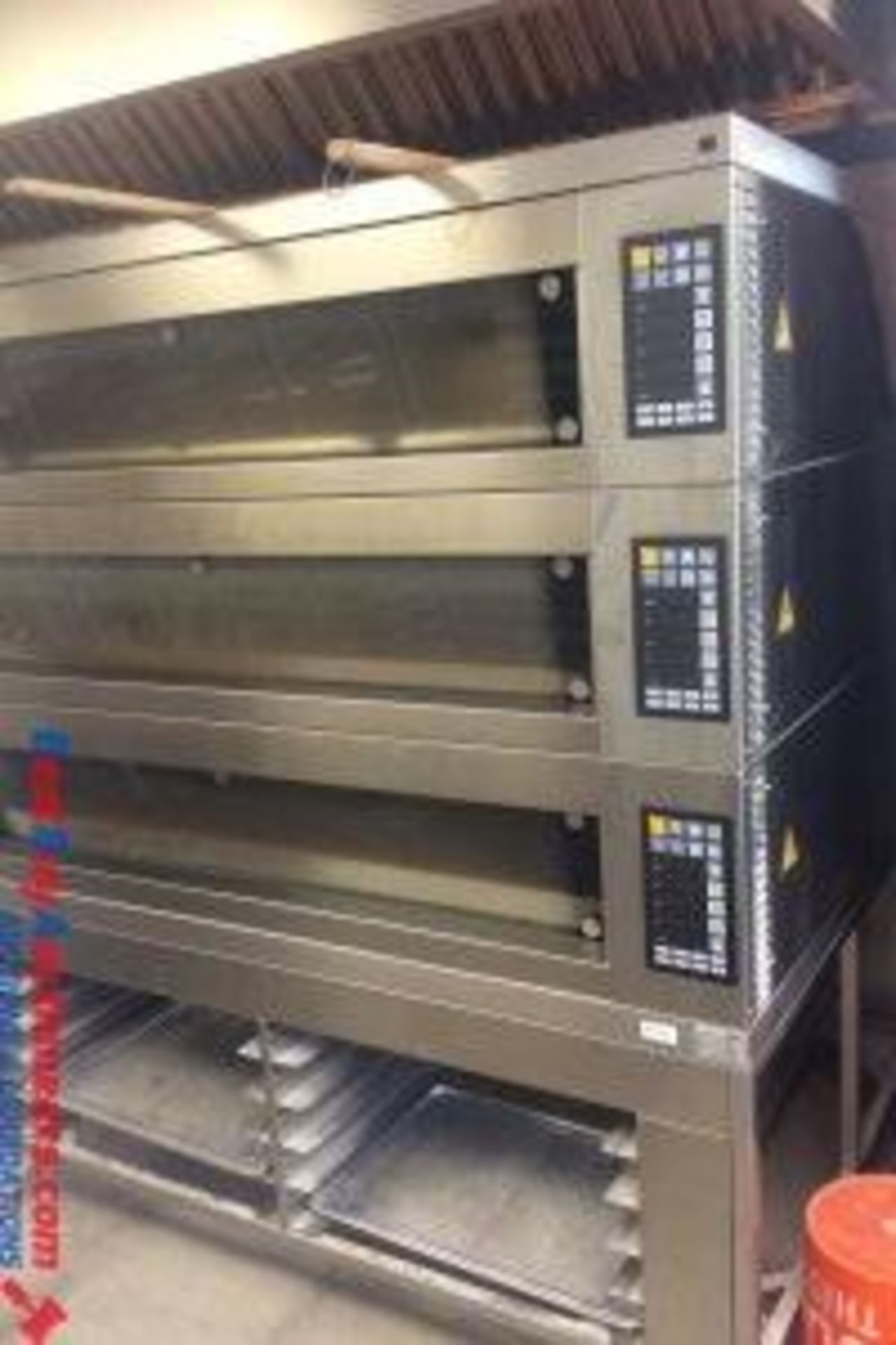 TRIPLE DECK ELECTRIC BAKE OVENS - Image 2 of 8