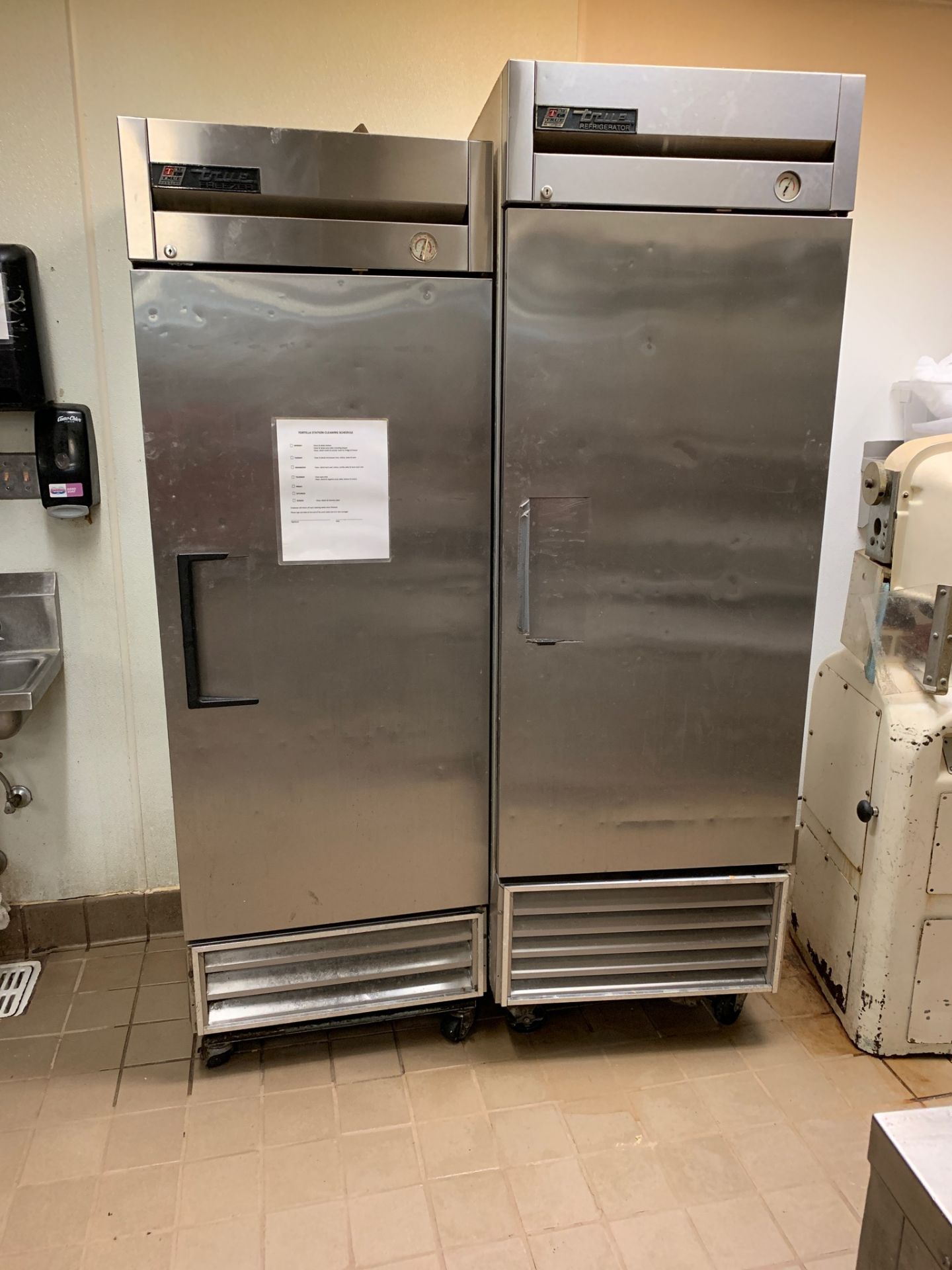 TRUE SINGLE DOOR REACH IN FREEZER