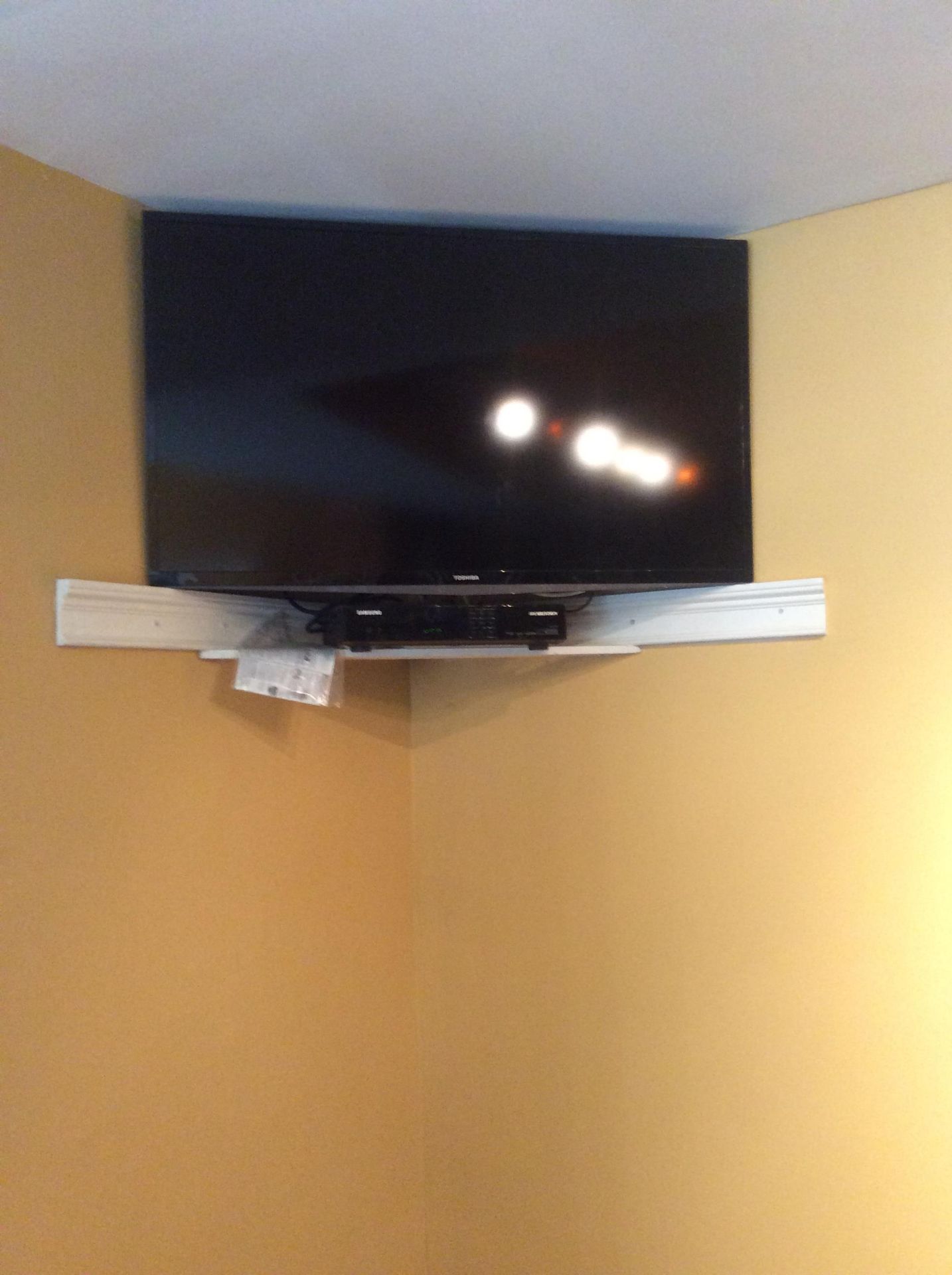 FLAT SCREEN TV