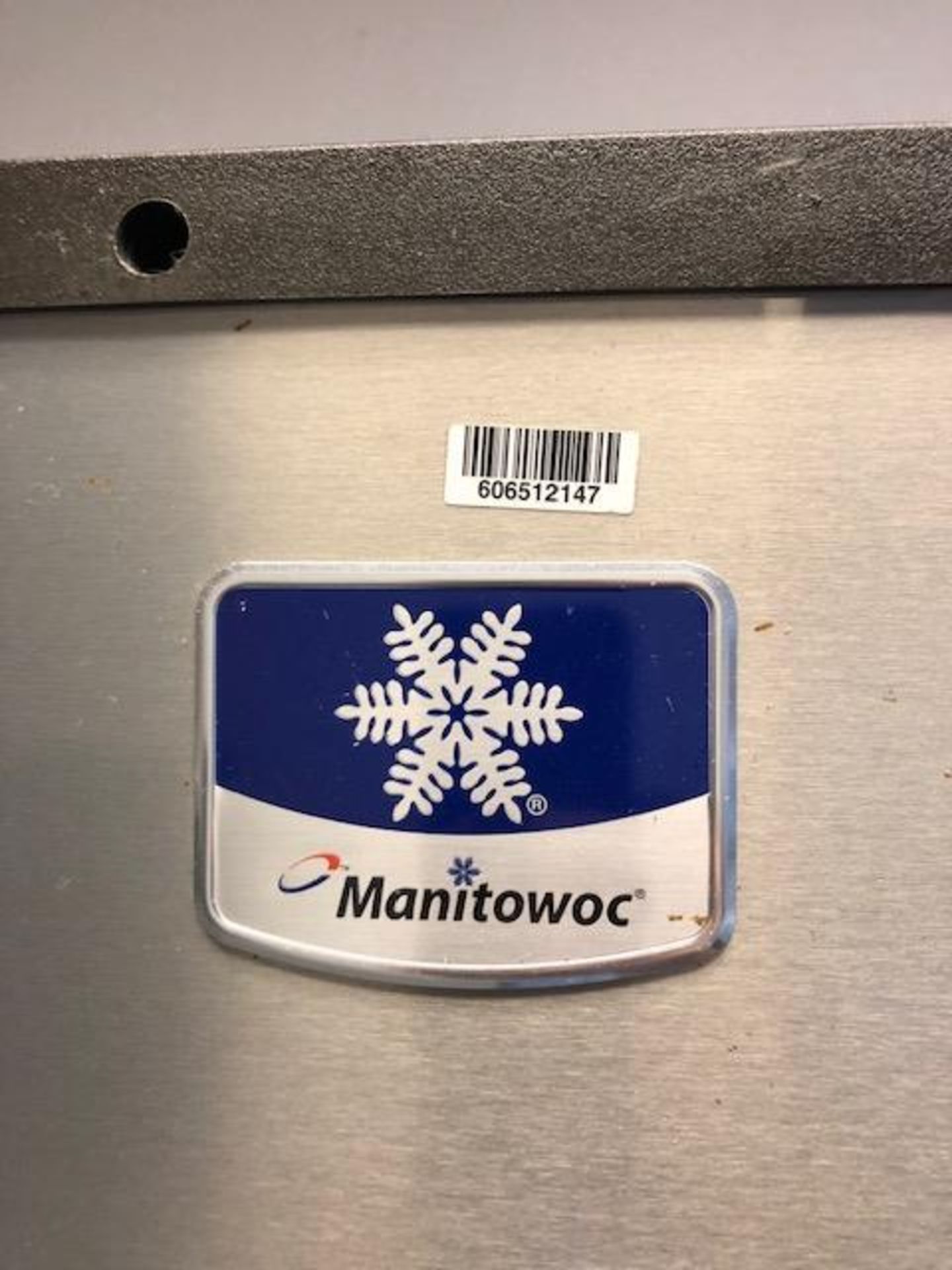 MANITOWIC ICE MACHINE. LIKE NEW. CORPORATE MAINTAINED. ELECTRONIC CONTROLS INCLUDES BIN. ONE PRICE, - Image 3 of 10