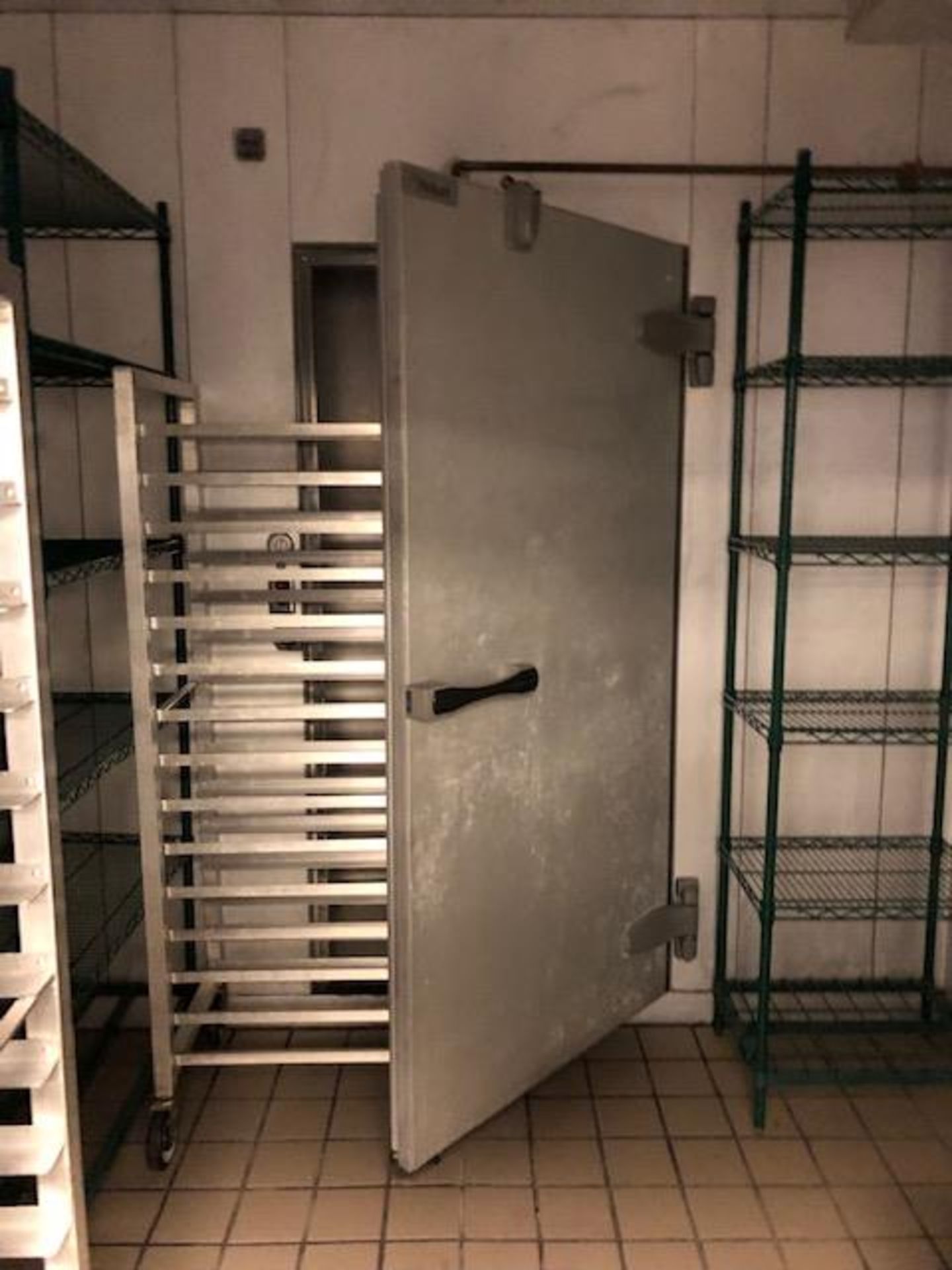 9 X 12 KOLPACK COMBO WALK IN BOX INCLUDING ALL COMPRESSORS AND BLOWERS. FREEZER SECTION HAS FLOOR. - Image 6 of 8