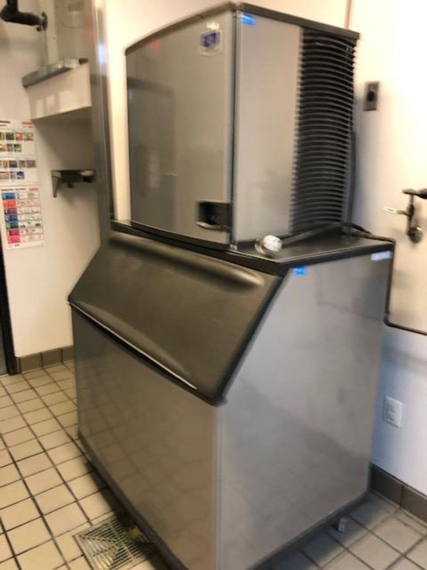 MANITOWIC ICE MACHINE. LIKE NEW. CORPORATE MAINTAINED. ELECTRONIC CONTROLS INCLUDES BIN. ONE PRICE,