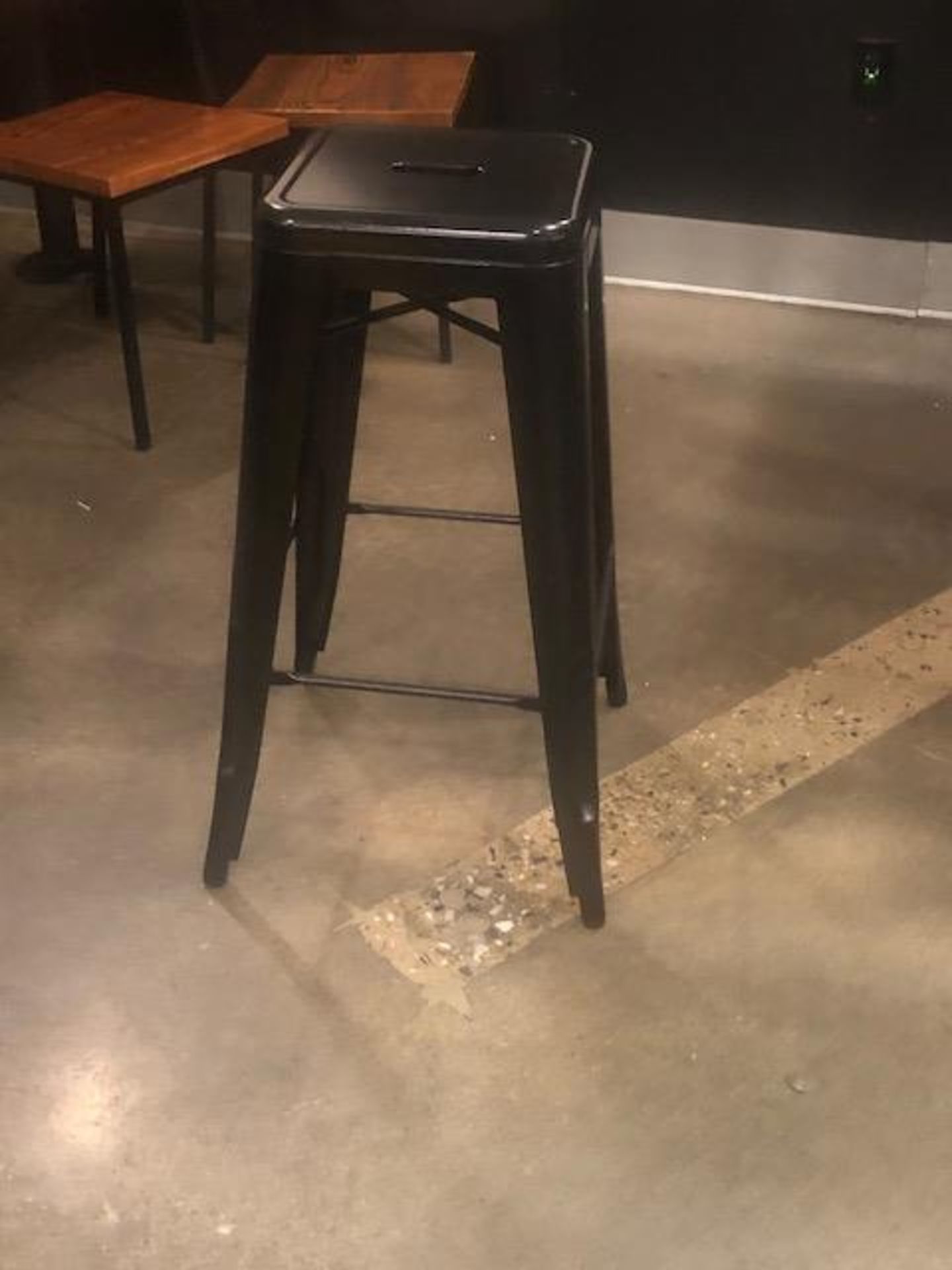 METAL STACKING BAR STOOLS BLACK COLOR - Image 4 of 4