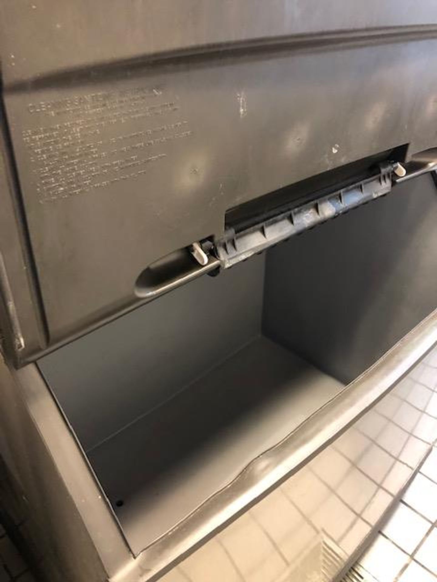 MANITOWIC ICE MACHINE. LIKE NEW. CORPORATE MAINTAINED. ELECTRONIC CONTROLS INCLUDES BIN. ONE PRICE, - Image 4 of 10