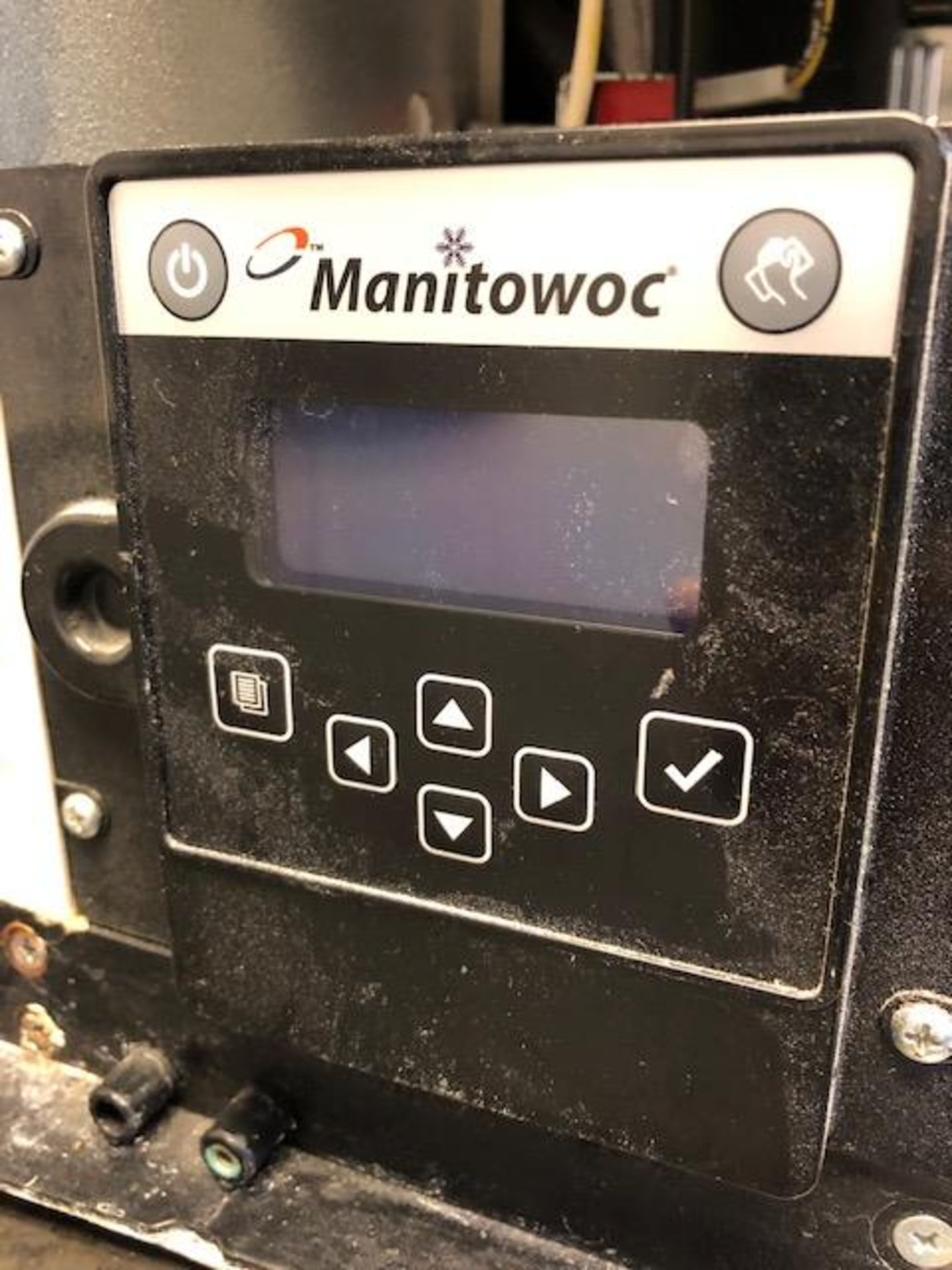 MANITOWIC ICE MACHINE. LIKE NEW. CORPORATE MAINTAINED. ELECTRONIC CONTROLS INCLUDES BIN. ONE PRICE, - Image 6 of 10