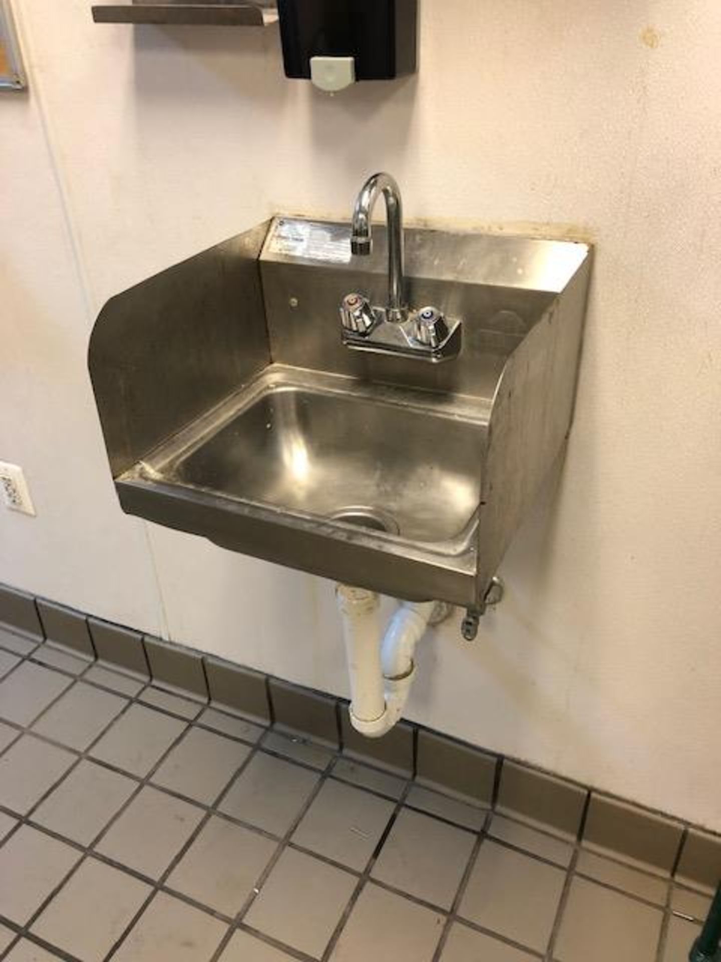 WALL MOUNT HAND SINK WITH FAUCET AND SIDE SPLASHES