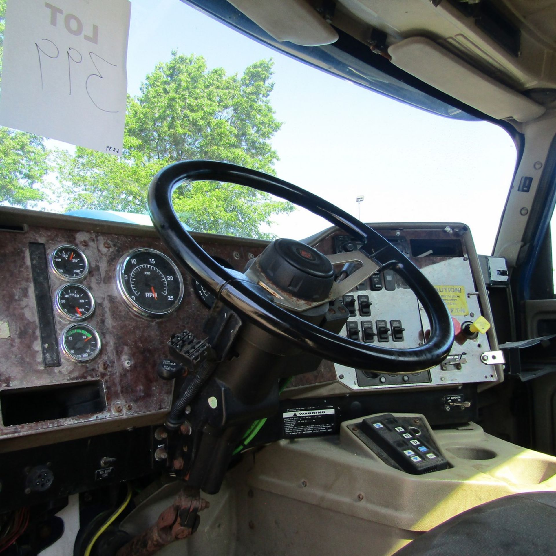 2007 INTERNATIONAL Model 9200i SBA 6x4, Non-Sleeper Conventional, Cummins ISX15 Engine, Eaton Fuller - Image 7 of 9