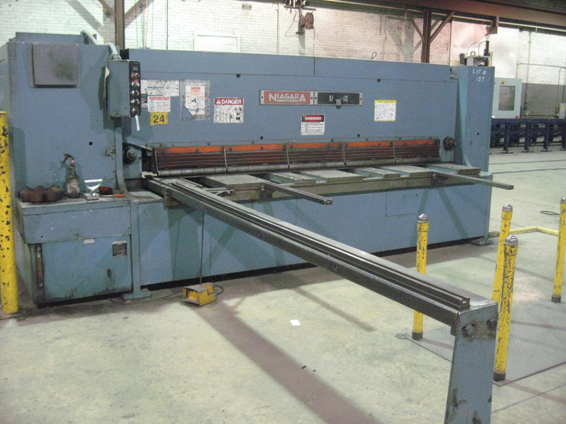 1993 Niagara Hydraulic Power Shear, 1/2" x 10', Mdl: 1F 10 .1/2 II, S/N: S65904 (6626P) (Located - Image 4 of 8