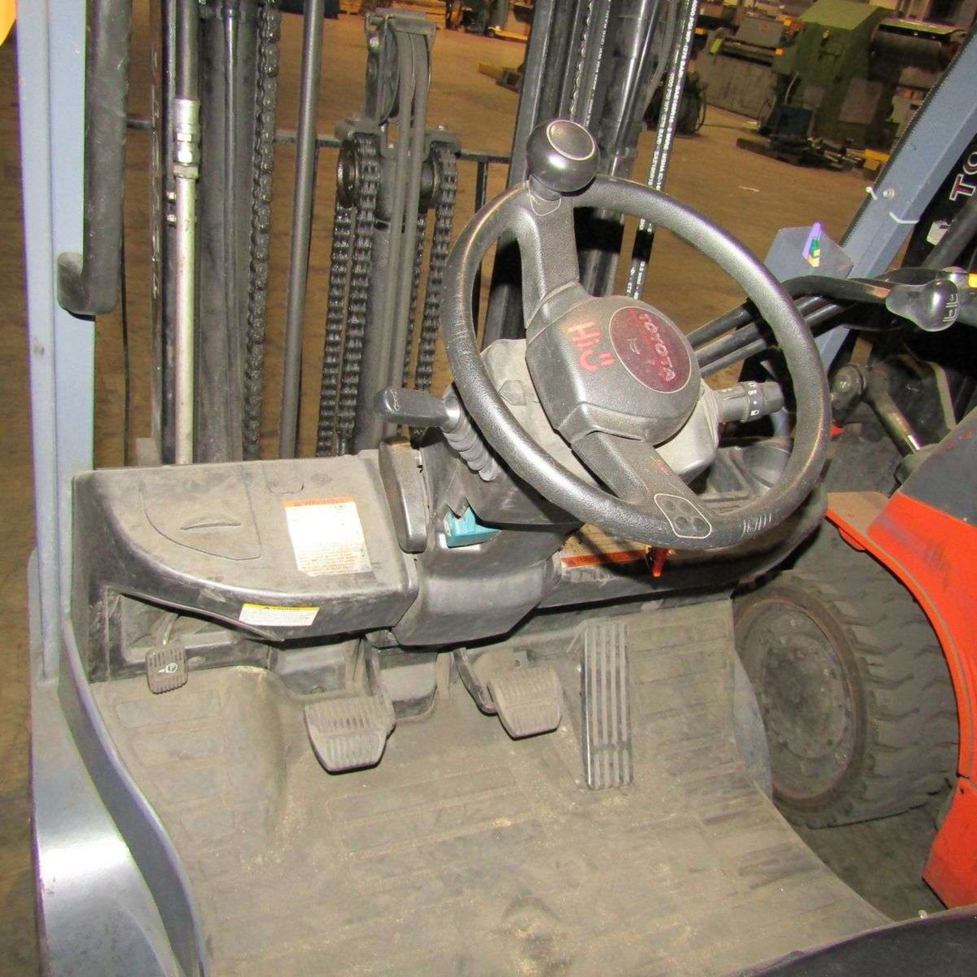 Toyota 8FGCU25 Forklift - Image 4 of 6