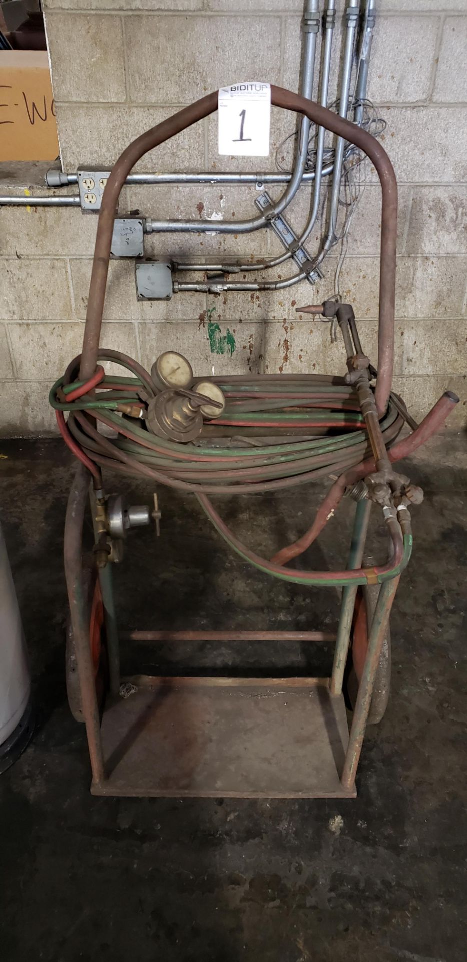 Welding Cart w/ Victor/Harris Gun, (2) Gauge Sets & (1) C02 Tank, Located In: Riverside - Image 3 of 3