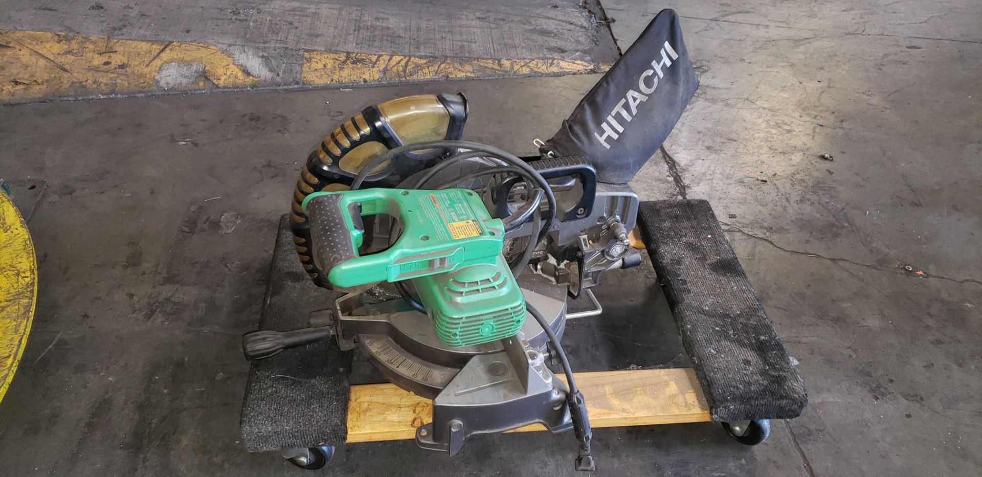 Hitachi, Mdl: C10-FCH2 10" Compound Miter Saw V-120, AMPs 15, HZ 60, 1520W , S/N: C581157, Located - Image 3 of 4