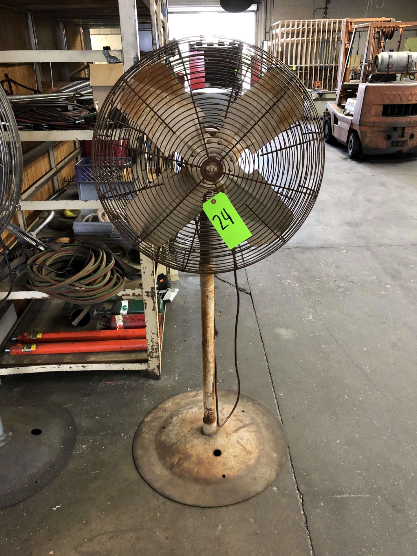 24" Pedestal Fan