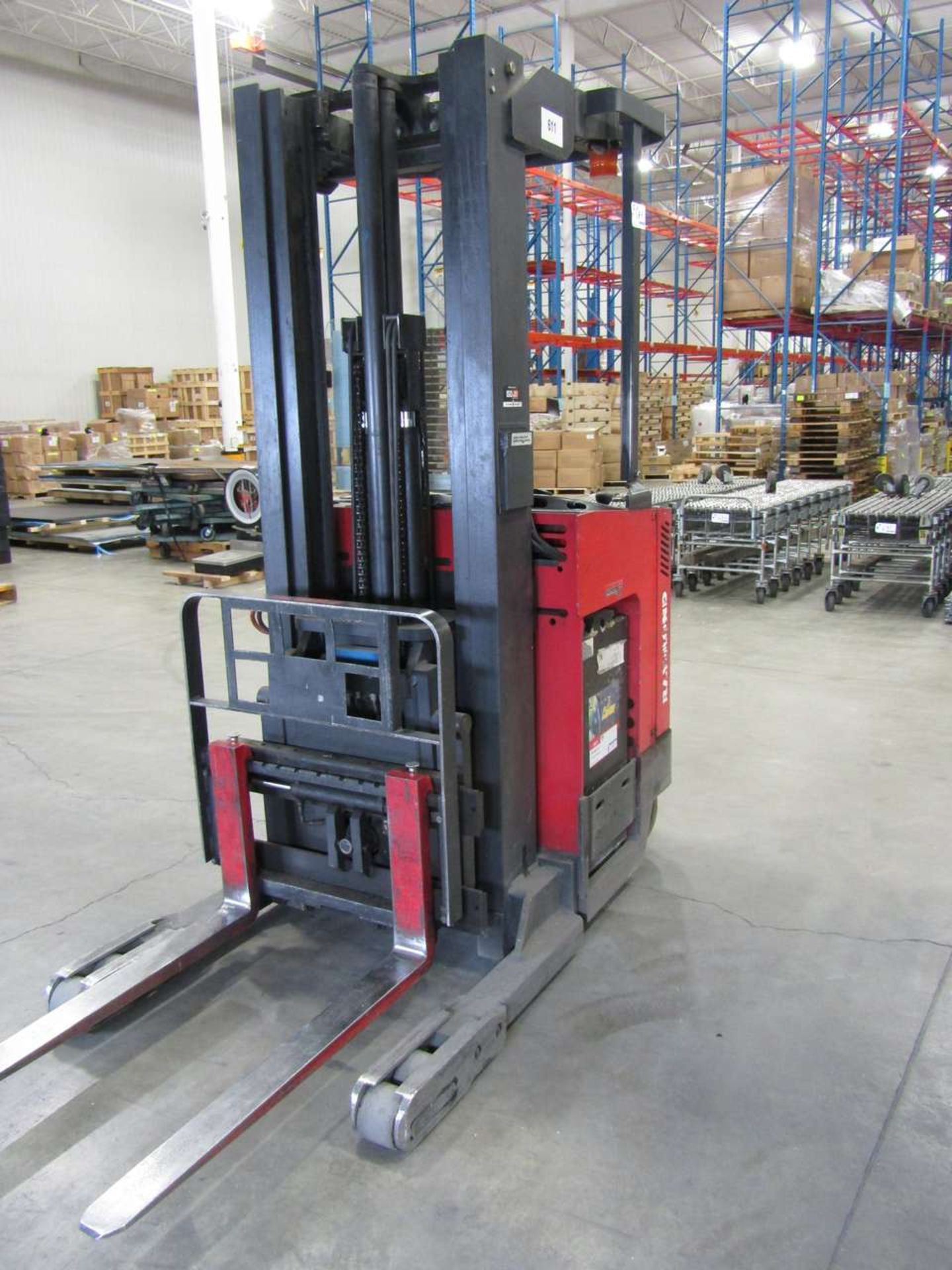 Raymond R40TT Stand up Electric Reach truck Single Mast