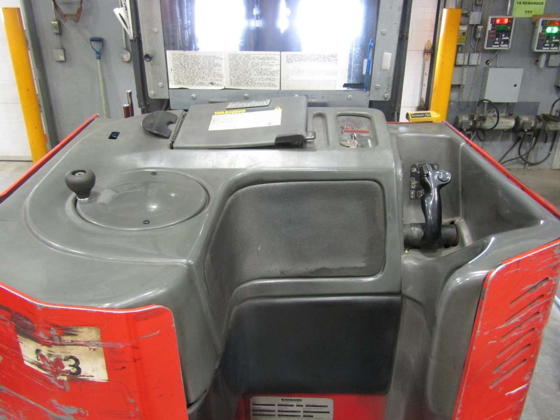 Raymond R40TT Stand up Electric Reach truck Single Mast - Image 2 of 3