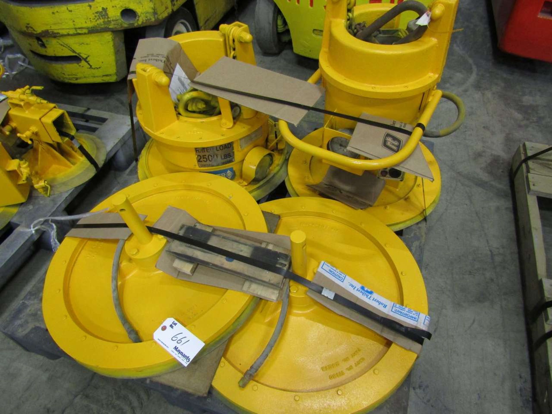 1 Skid of 4 Large Vacuum Lifters,