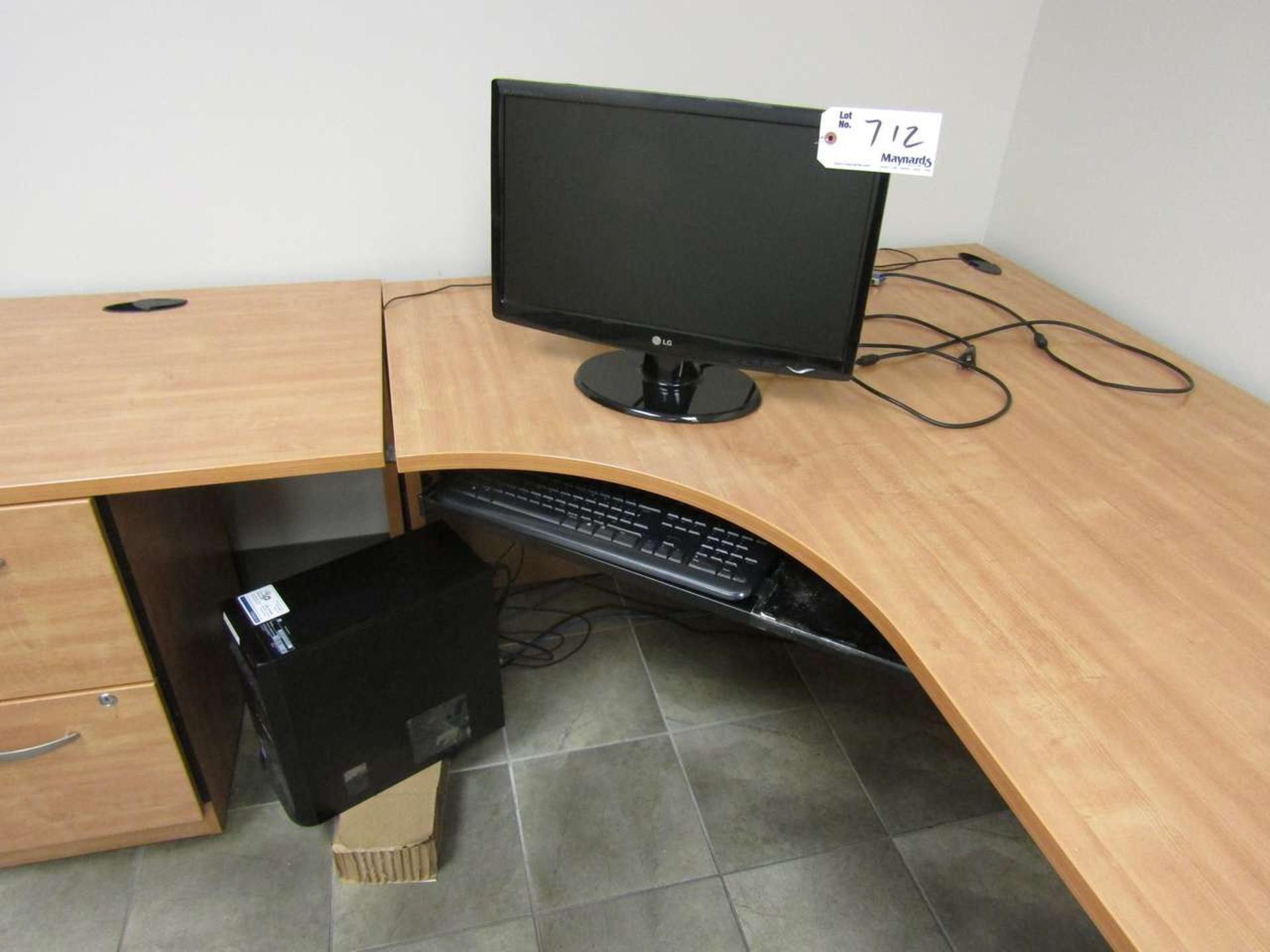 HP HP PRO Computer with 21" LG Monitor