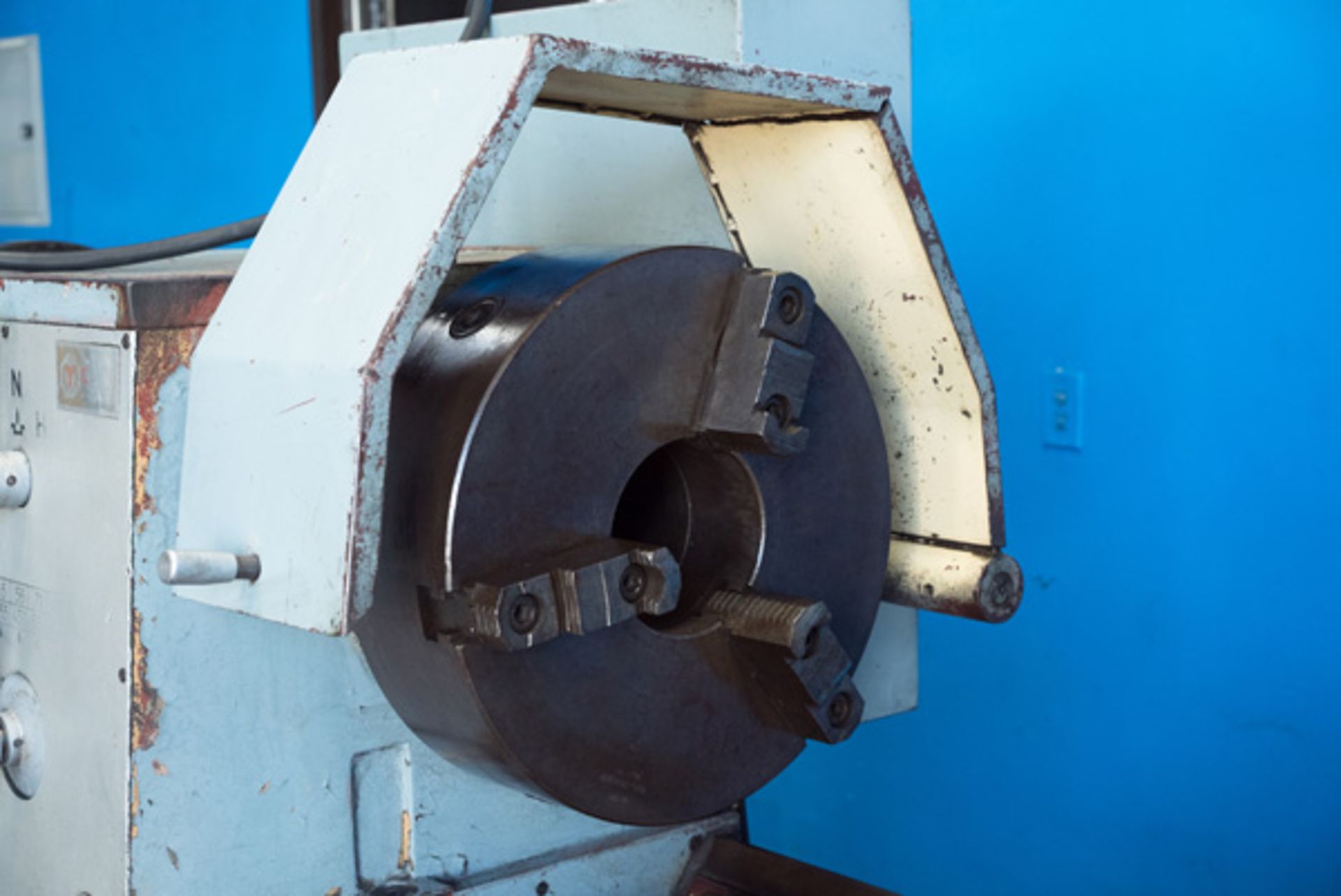 25" x 80" Polamco Engine Lathe Metal Turning Machining Dbl. Chuck 5.5" Hole - Located In: Huntington - Image 12 of 21