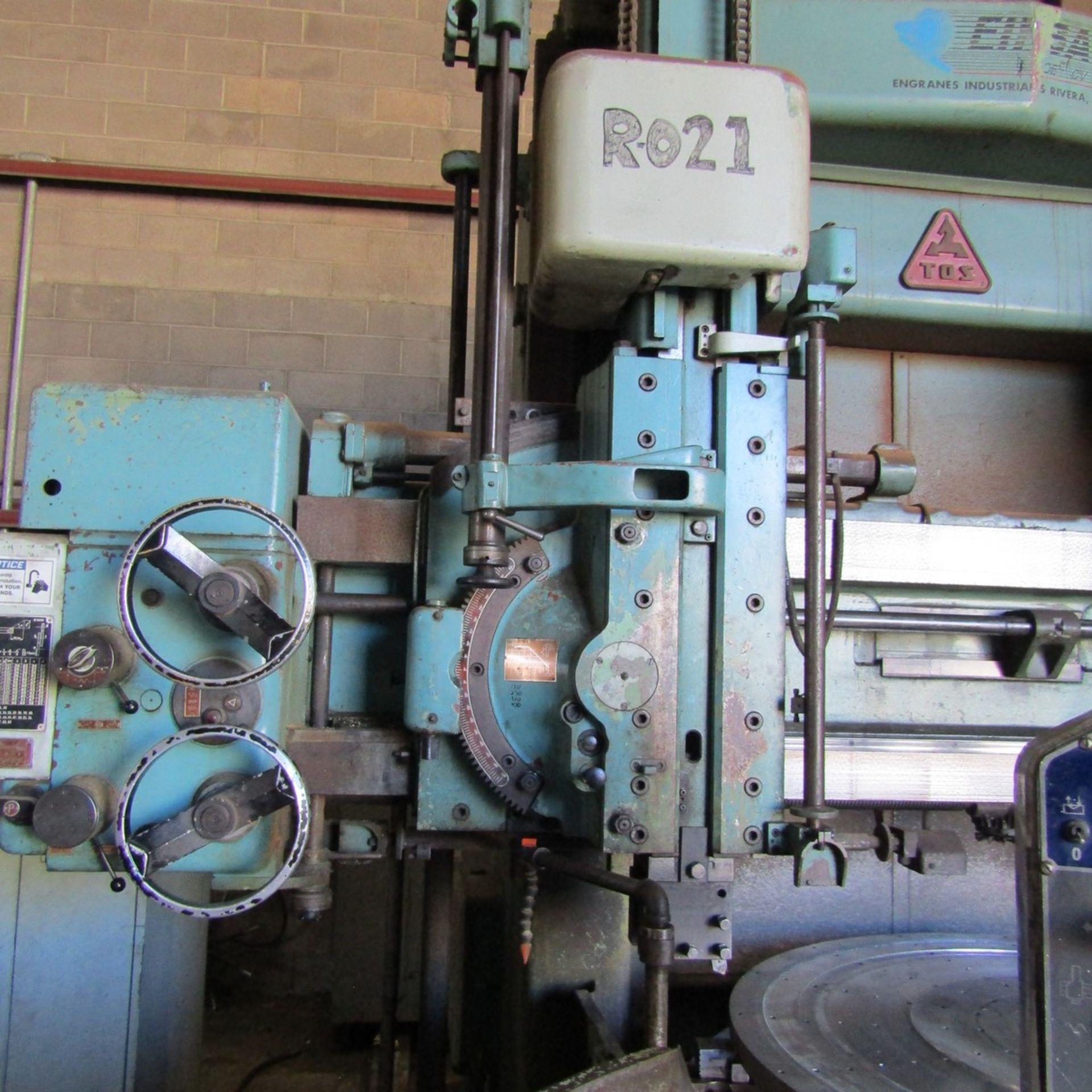 TOS, Mdl: SK16 64" Double Column Vertical Boring Mill 64" 4-Jaw Turn Table, 66.93" Swing When - Image 6 of 11