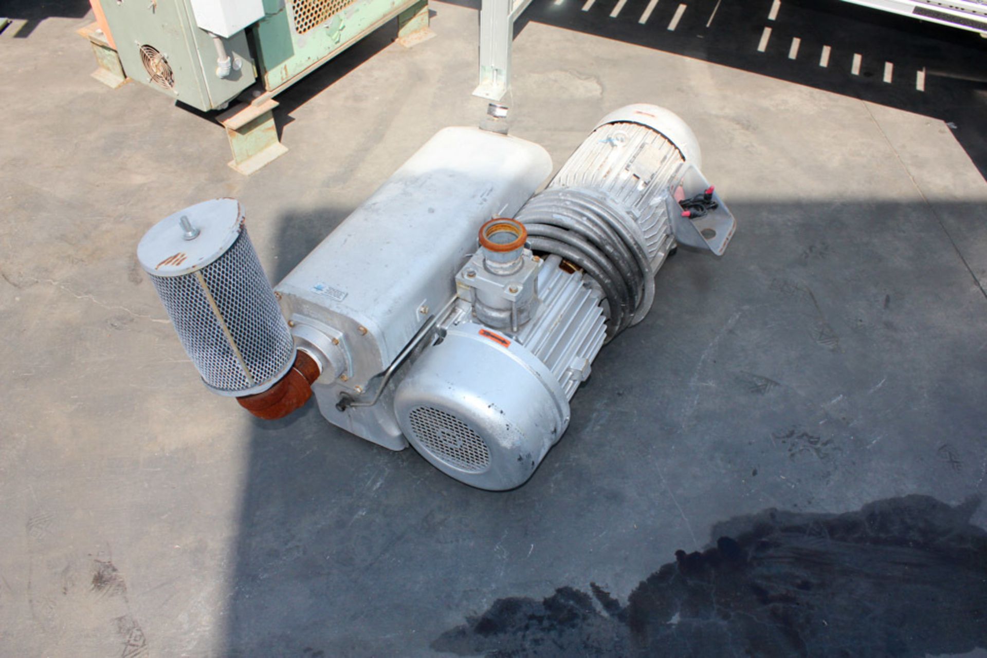 10HP Busch Rotary Vane Vacuum Pump and Motor 174 CFM Mdl. RCO250-B006-1001 - Located In: - Image 6 of 6