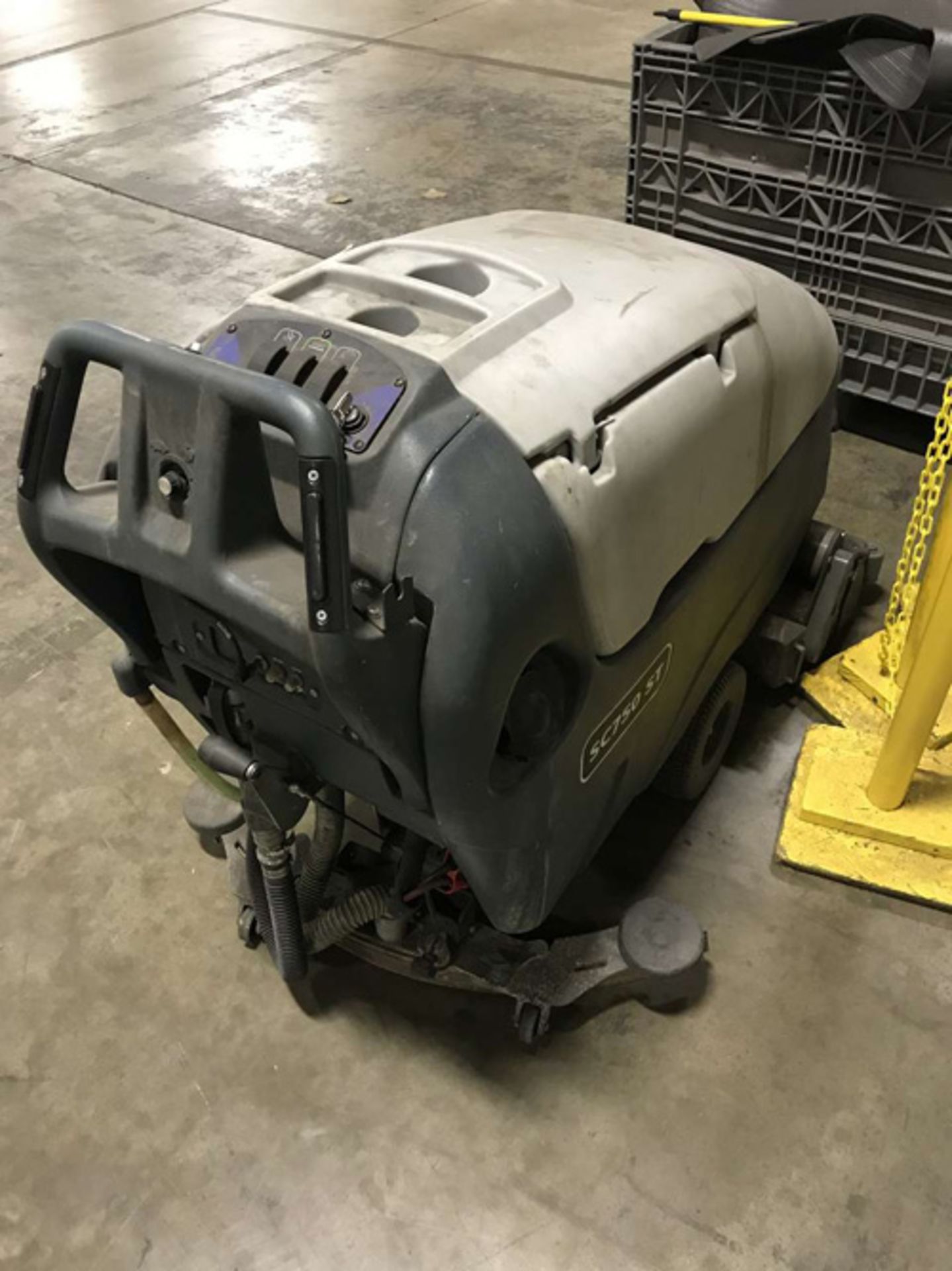 26" Advance SC750ST-28C Industrial Floor Scrubber Electric W Charger - Located In: Huntington - Image 3 of 4