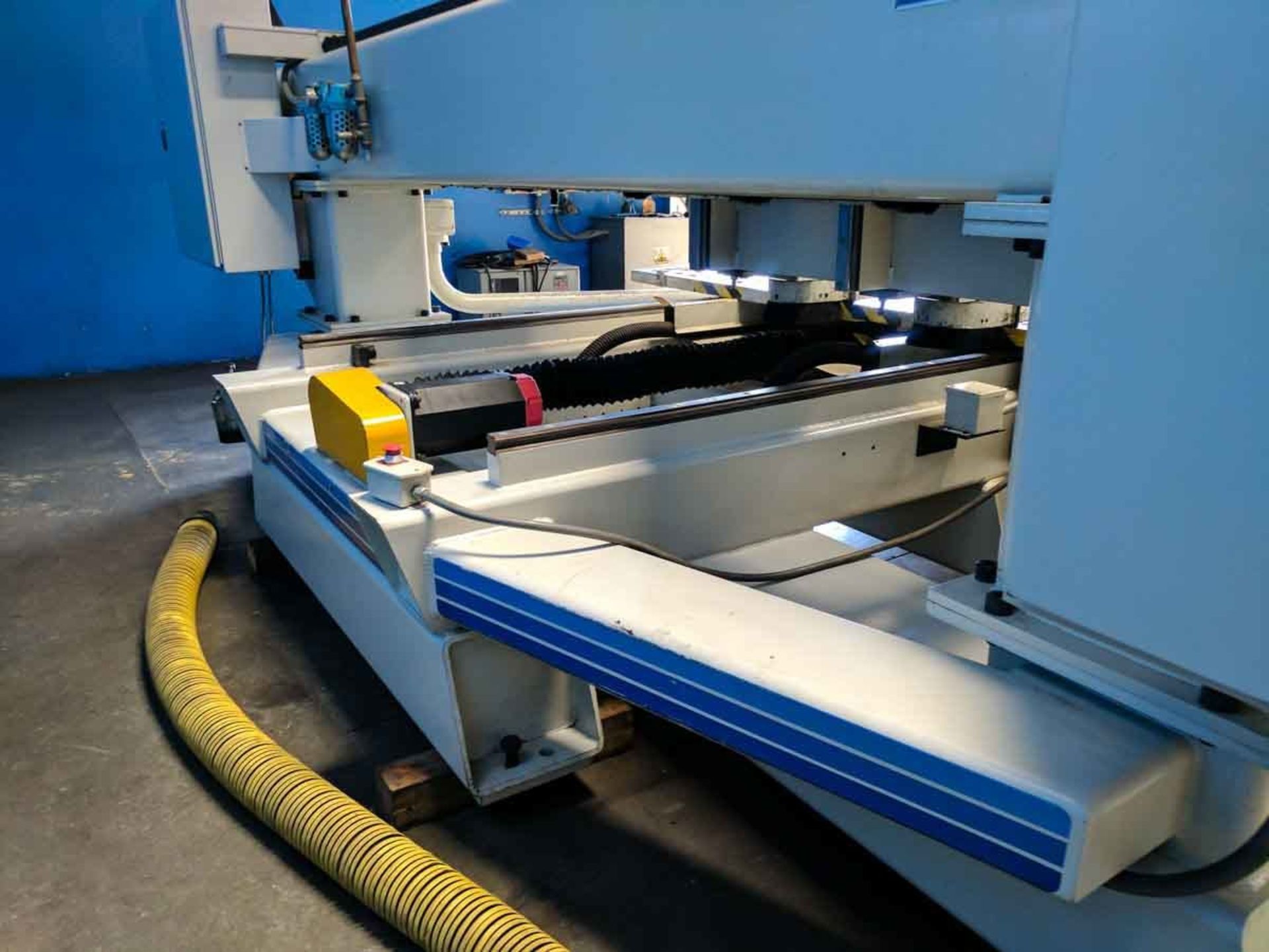 Komo VR805Q Fanuc CNC Metal Router 3 Axis 4 Spindle 96" x 60" Sheet Size - Located In: Huntington - Image 25 of 25