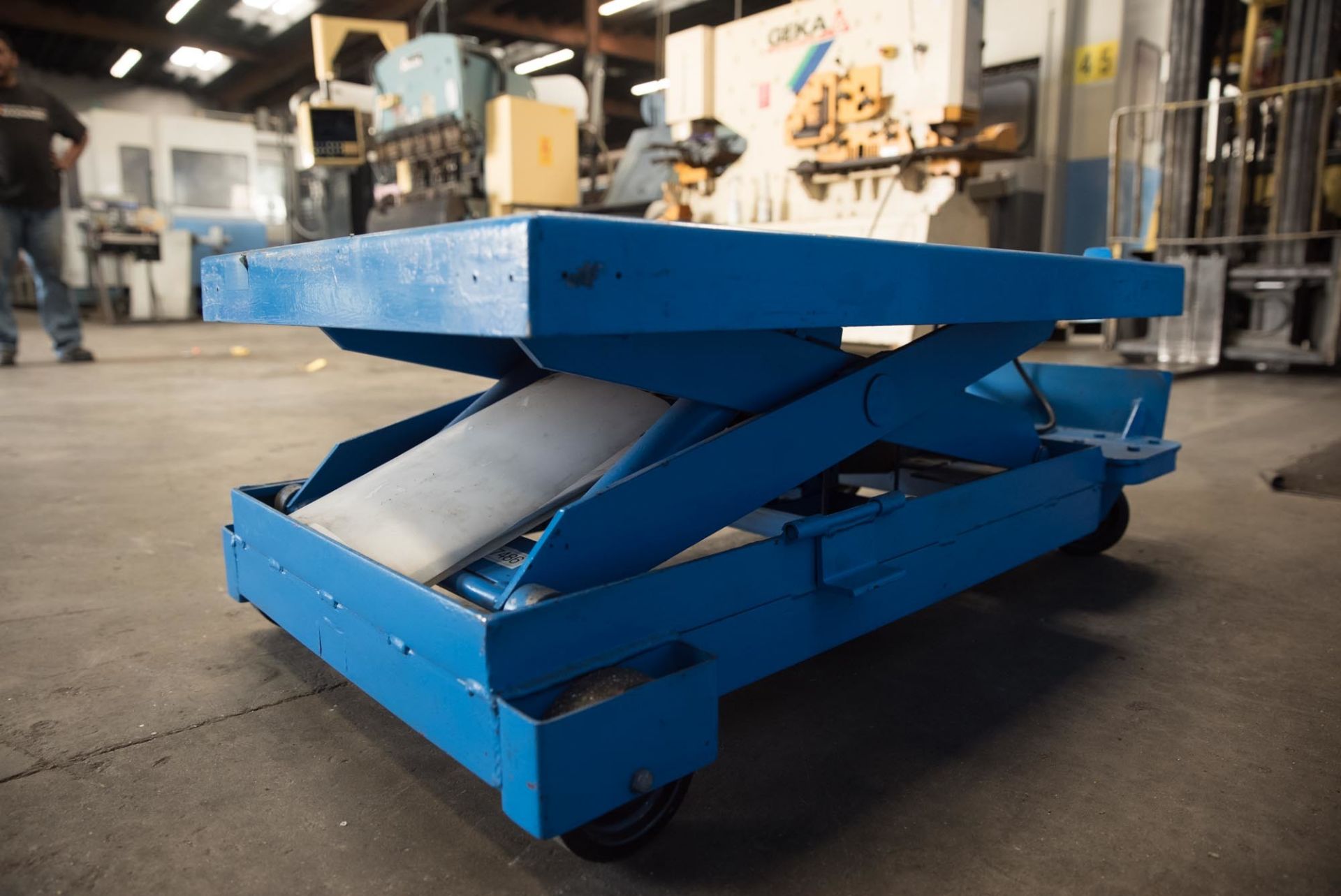 1,100 LB Southworth Hyd. Electric Scissor Lift Table 20" x 40" Table 37" High - Located In: - Image 4 of 7